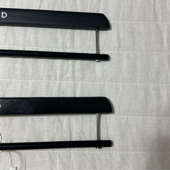 Lucky Brand Black x 2 Tan x 2 Wooden Plush Throw Hangers - Picture 5 of 6